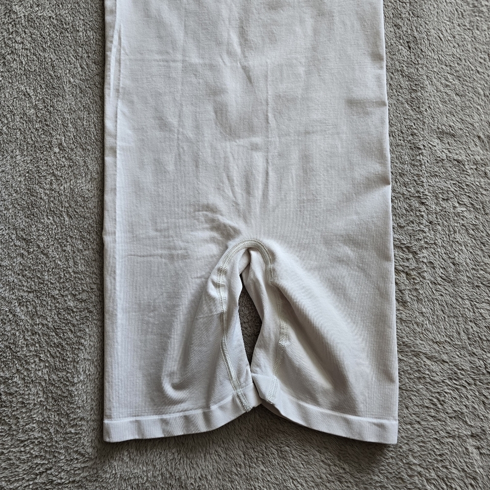 Aritzia The Group Babaton Arial seamless romper size XS - Picture 3 of 11